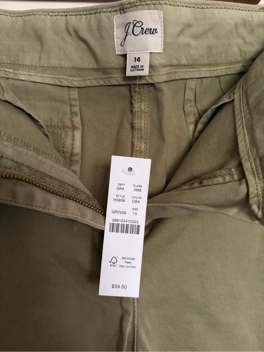 NWT Women’s J. Crew Army Green 7” Chino Shorts 14